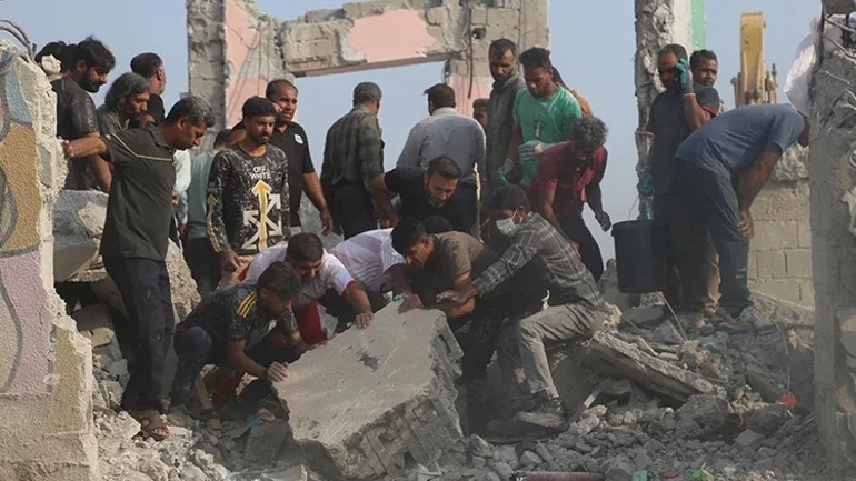 İranda məktəbə raket hücumu: 175 nəfər öldü, görüntülər yayıldı -